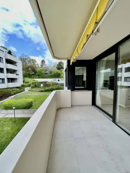 Hochwertige 4 Zimmer Wohnung - Pool, Wellnessbereich - 2 Garagenplätze - atemberaubender Ausblick