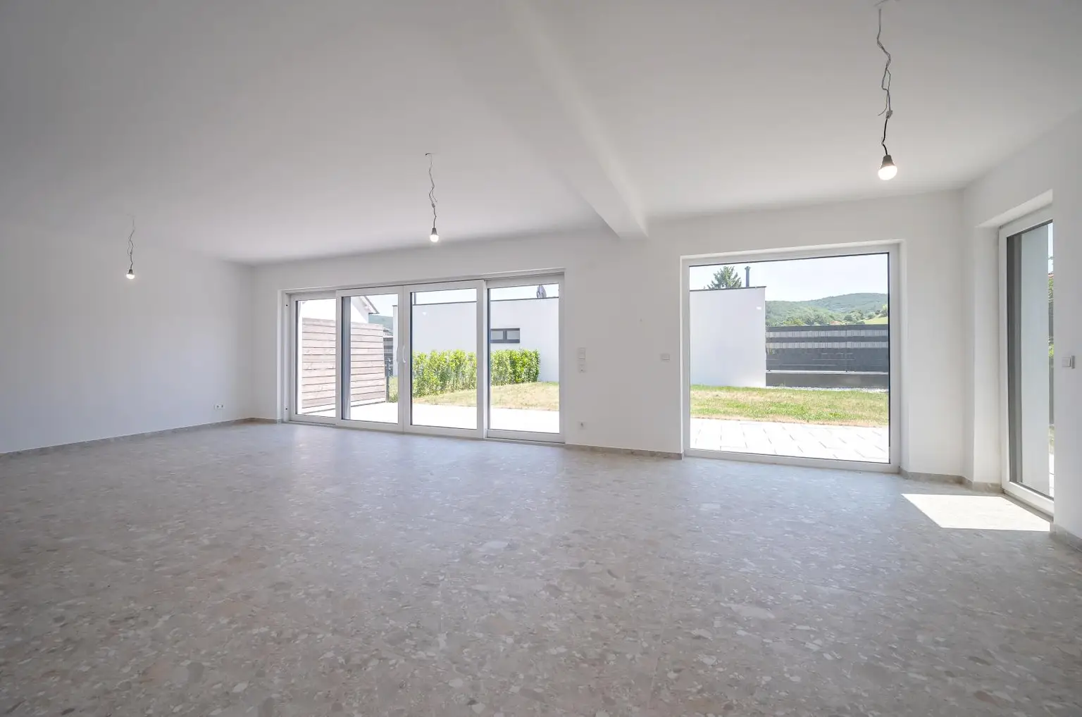 Erstbezug: Großzügiger Familientraum mit unverbaubarem Grünblick!