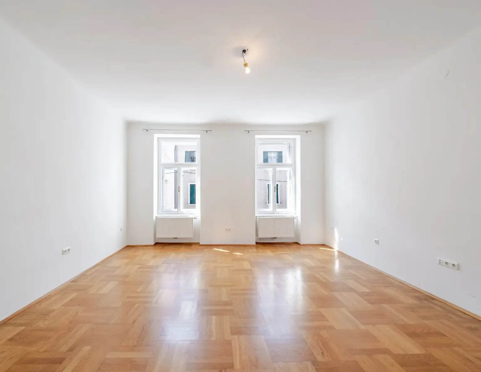 Charmante Altbauwohnung in Top-Innenstadtlage am Augarten mit großem Balkon