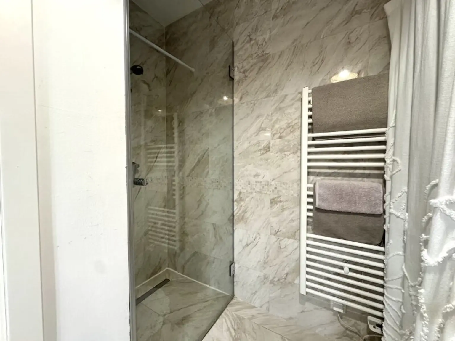 Hofseitiger Gartentraum mit großzügiger Außenfläche - in 10 Minuten beim Donauzentrum - Verfügbar ab 03/2026