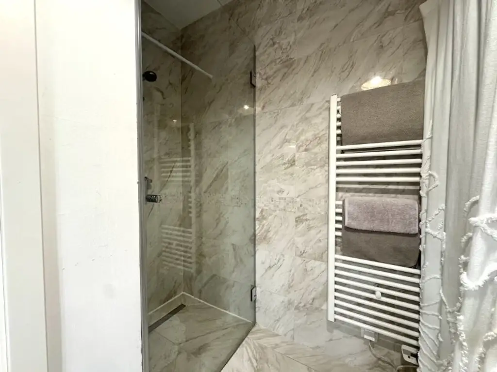 Hofseitiger Gartentraum mit großzügiger Außenfläche - in 10 Minuten beim Donauzentrum - Verfügbar ab 03/2026