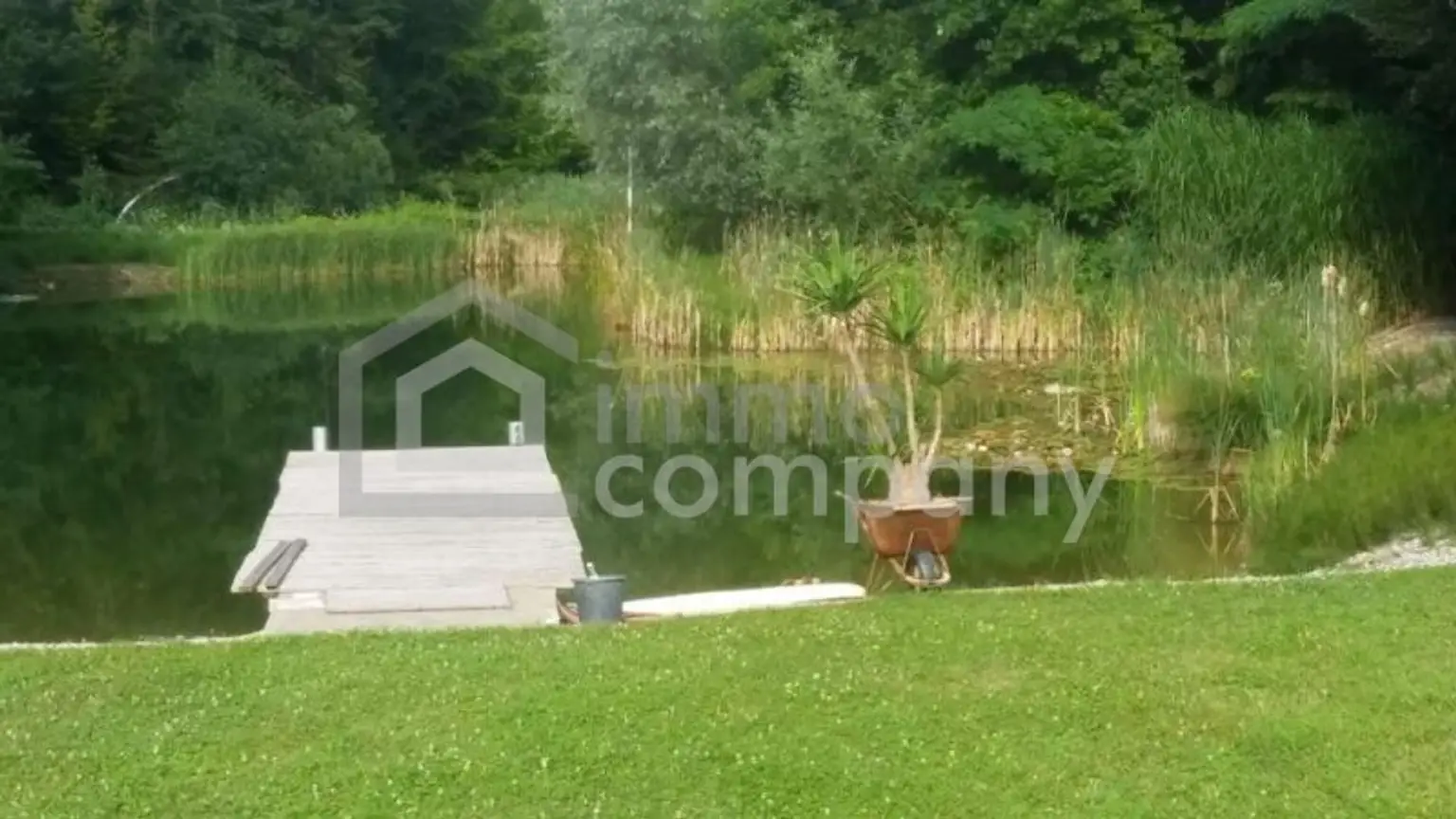 Villa in Einzellage und möglicher zusätzlicher Bebauung mit 5 Doppelhäusern