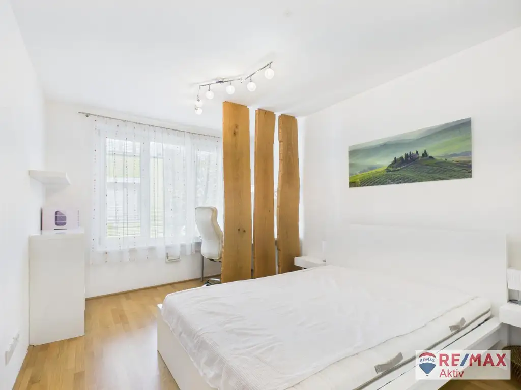 Helle 2-Zimmer Wohnung mit Loggia, Tiefgarage & perfekter Anbindung