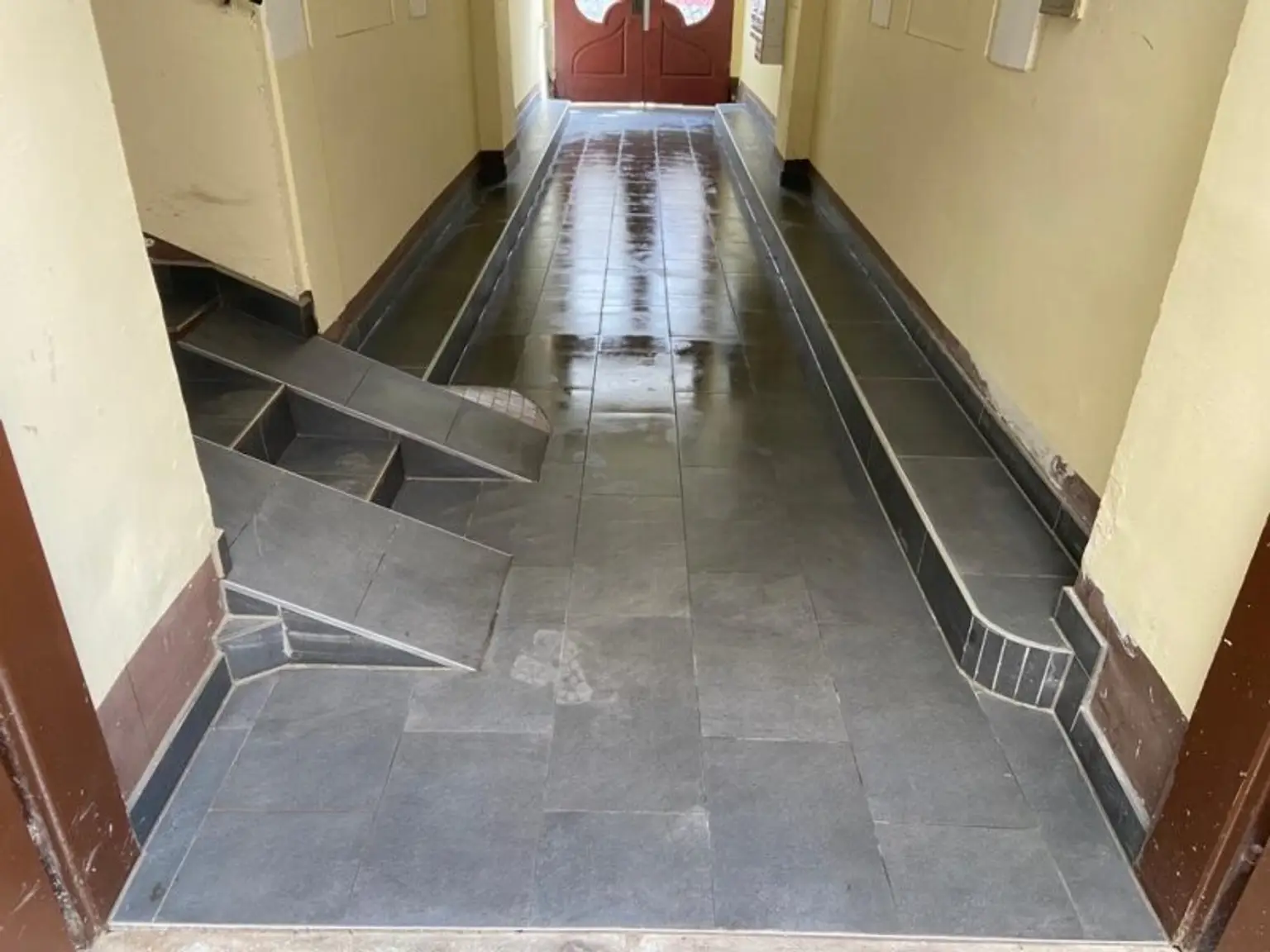 Wohnen mit Weitblick – stilvolle Dachgeschoßwohnung mit Balkon & Dachterrasse!