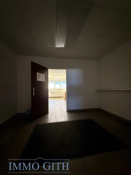 950 m² Lager + 355 m² Büro in 1230 Wien (Talpagasse) zu mieten! – Top-Anbindung, videoüberwacht, flexibel nutzbar