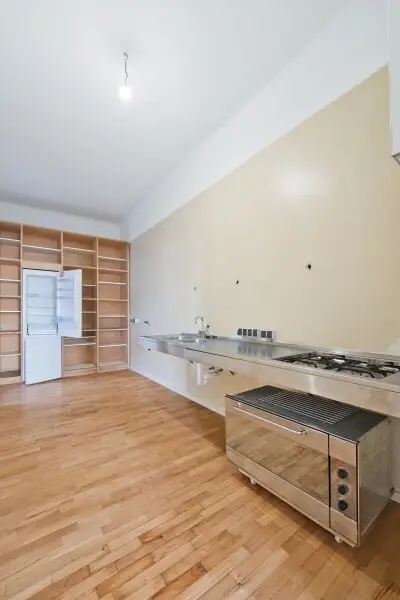 Studio und hippes Wohnen auf 93m² - sonnendurchflutete hohe Räume im Altbau!