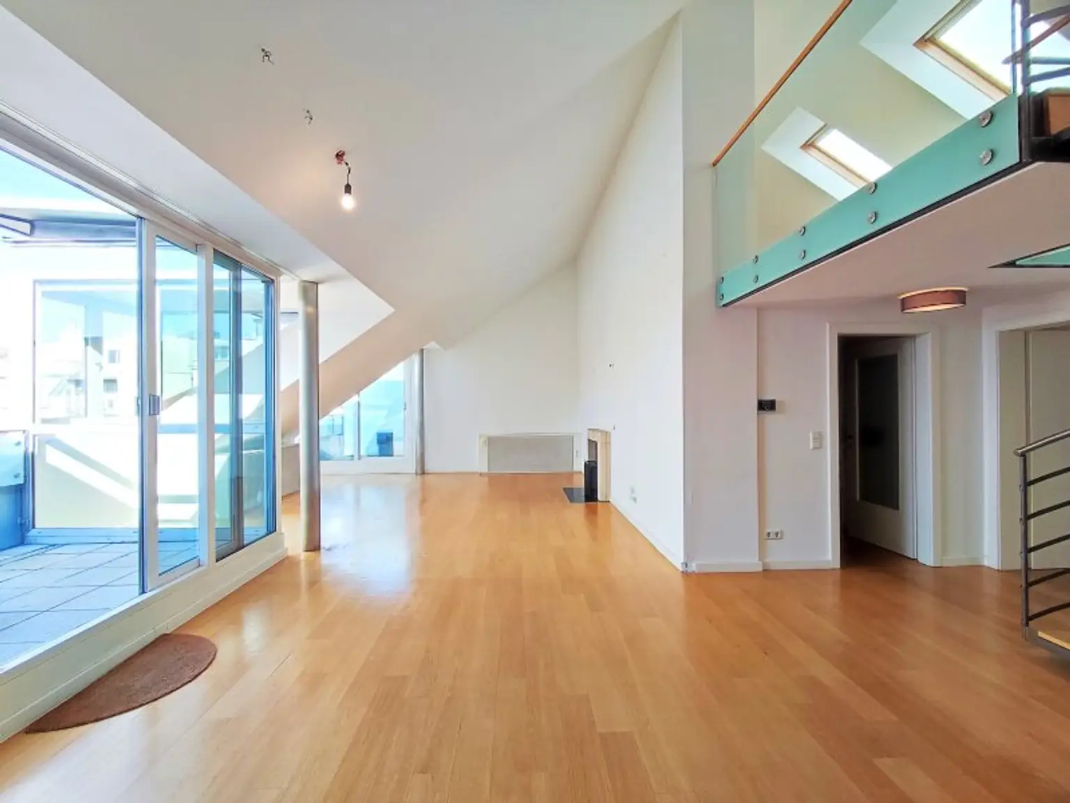 SKYLINE ROOFTOP APARTMENT : DG-Maisonette mit 2 Terrassen