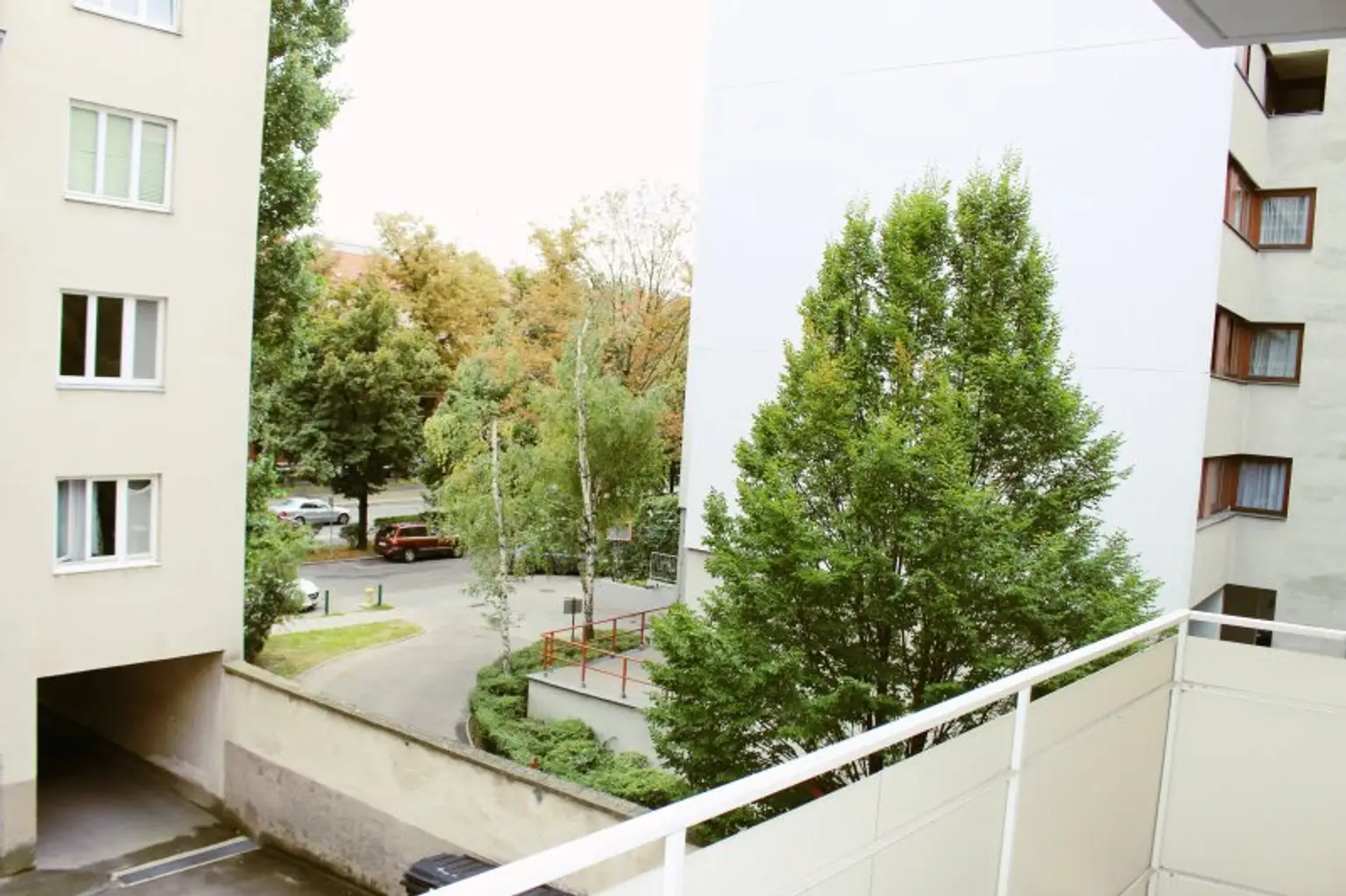 U4 U-Bahnstation I Oase der Ruhe im urbanen Umfeld I Lichtdurchflutete Wohnung mit Balkon in Innenhoflage und Grünblick