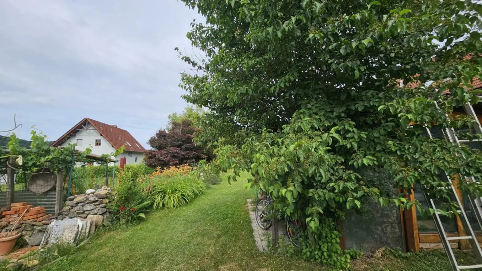 ** Traumhaftes Wohlfühlhaus in ländlicher Idylle trifft Stadtnähe  - nur 15km nach Graz **  Familienparadies mit erstklassiger Infrastruktur **