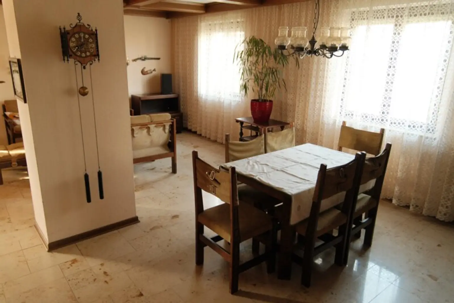 Zistersdorf: A5 - Nähe: großzügiges Wohnhaus ( 2 Wohneinheiten ) mit traumhaften Garten, Garage und Werkstatt