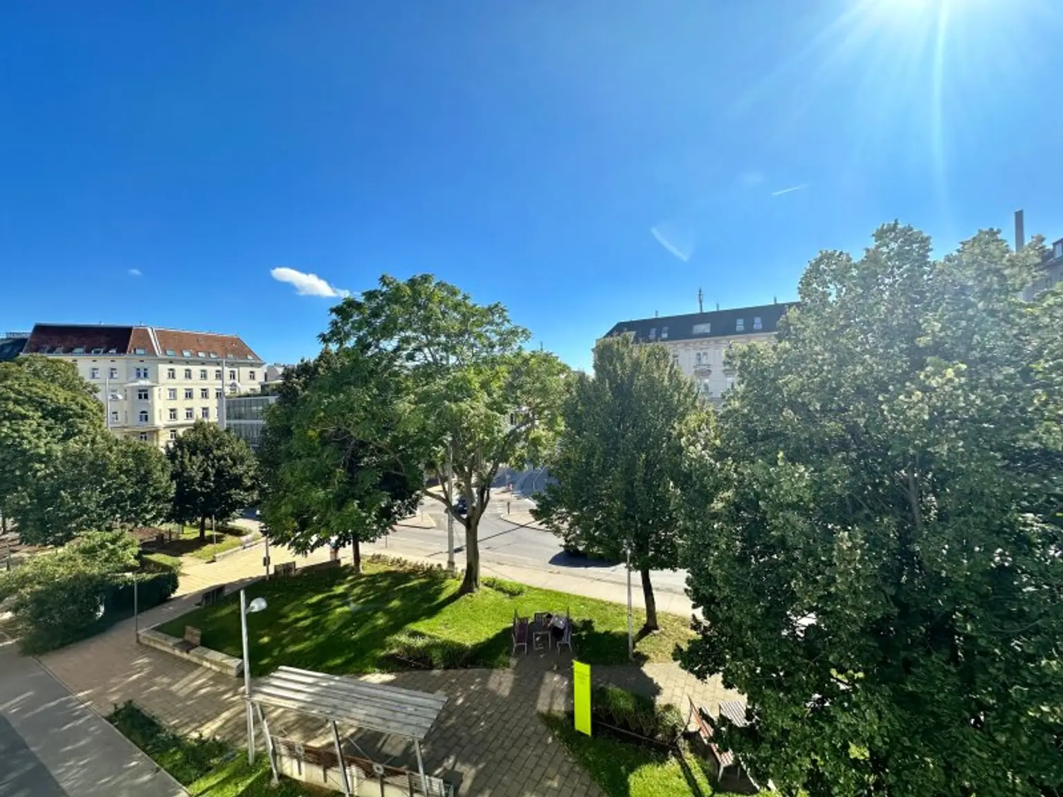 Klimatisierte Dachgeschoss Terrassenwohnung | 2 WCs | Top-Lage am Zimmermannplatz