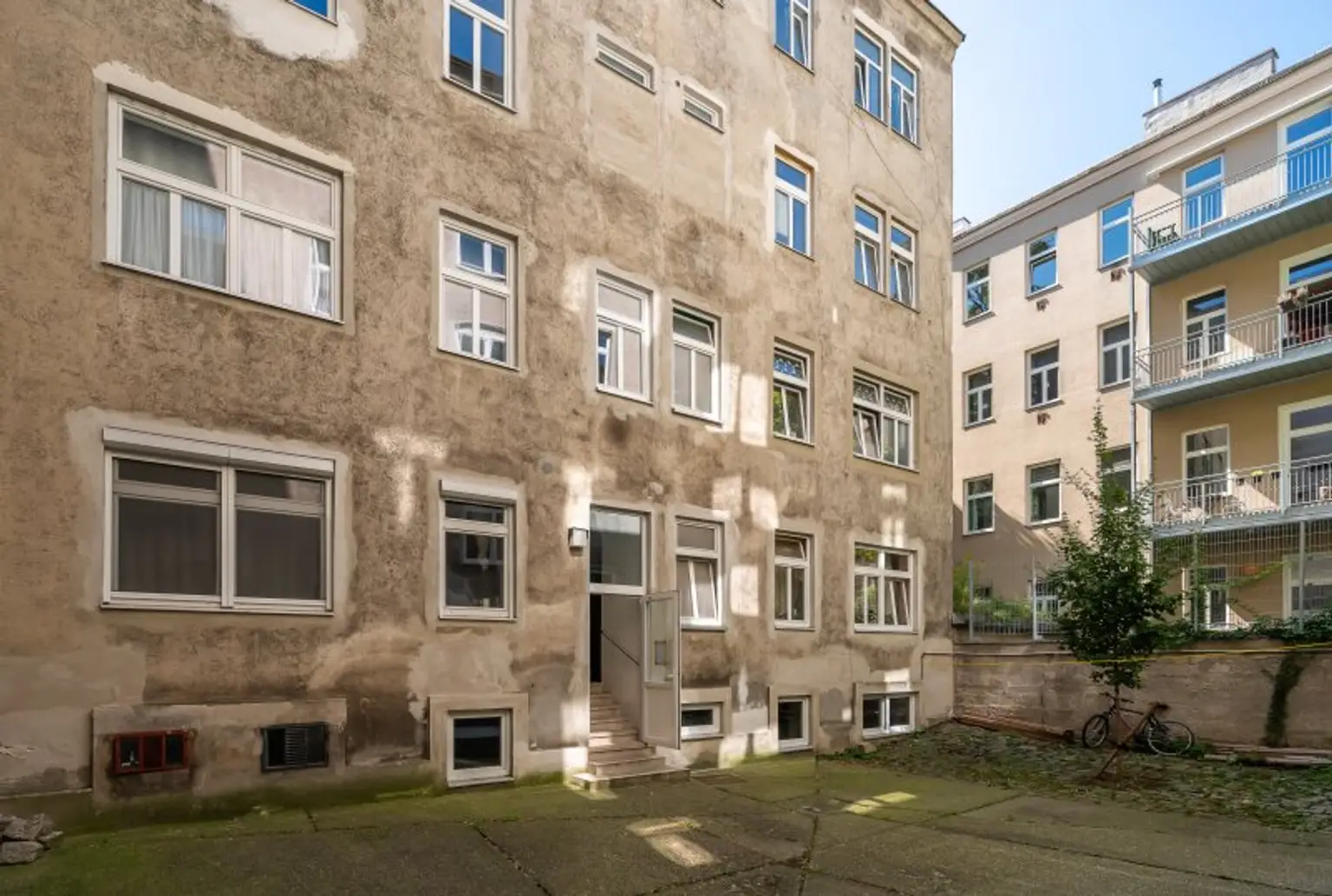 ++NEU++ Sanierungsbedürftige 1-Zimmer Altbau-Wohnung, viel Potenzial! Augartennähe!