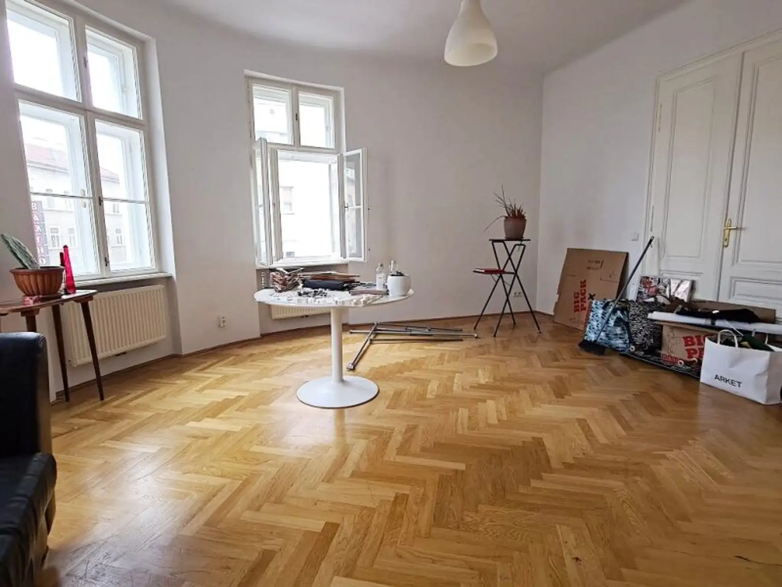 SIEBENBRUNNENPLATZ, gepflegte 85 m2 Altbau, 3 Zimmer, Küche, Wannenbad, Parketten, WG-geeignet, Reinprechtsdorfer Straße