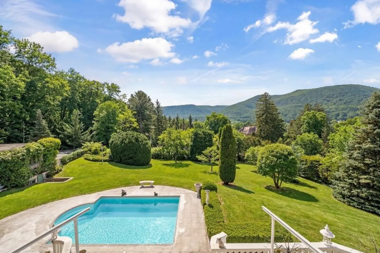 Traumliegenschaft mit großer, repräsentativer 2-Familienvilla - absolute Ruhelage - Hinterbrühl