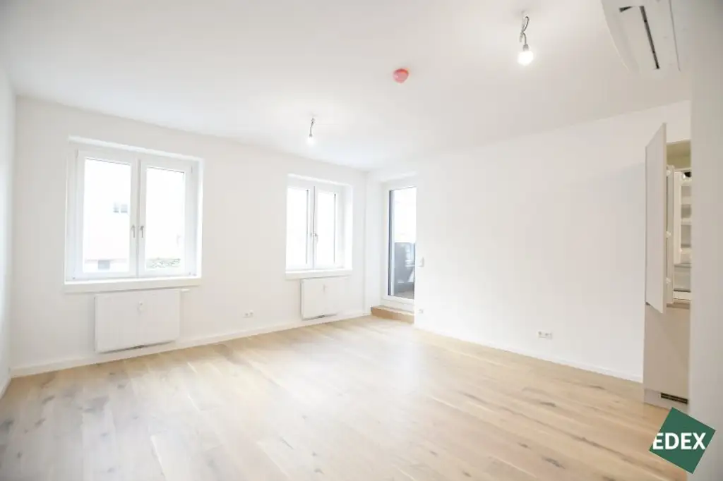 Erstbezug nach Sanierung: Schöne 2 Zimmer-Wohnung mit Loggia und Top-Anbindung