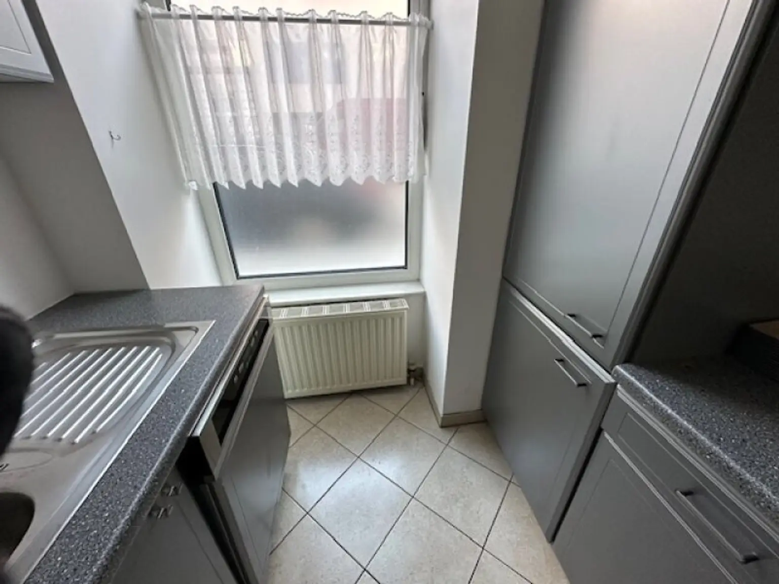 Ruhige Lage, modernes Büro/Praxis mit Autoabstellplätzen in zentraler Lage! Unbefristet!