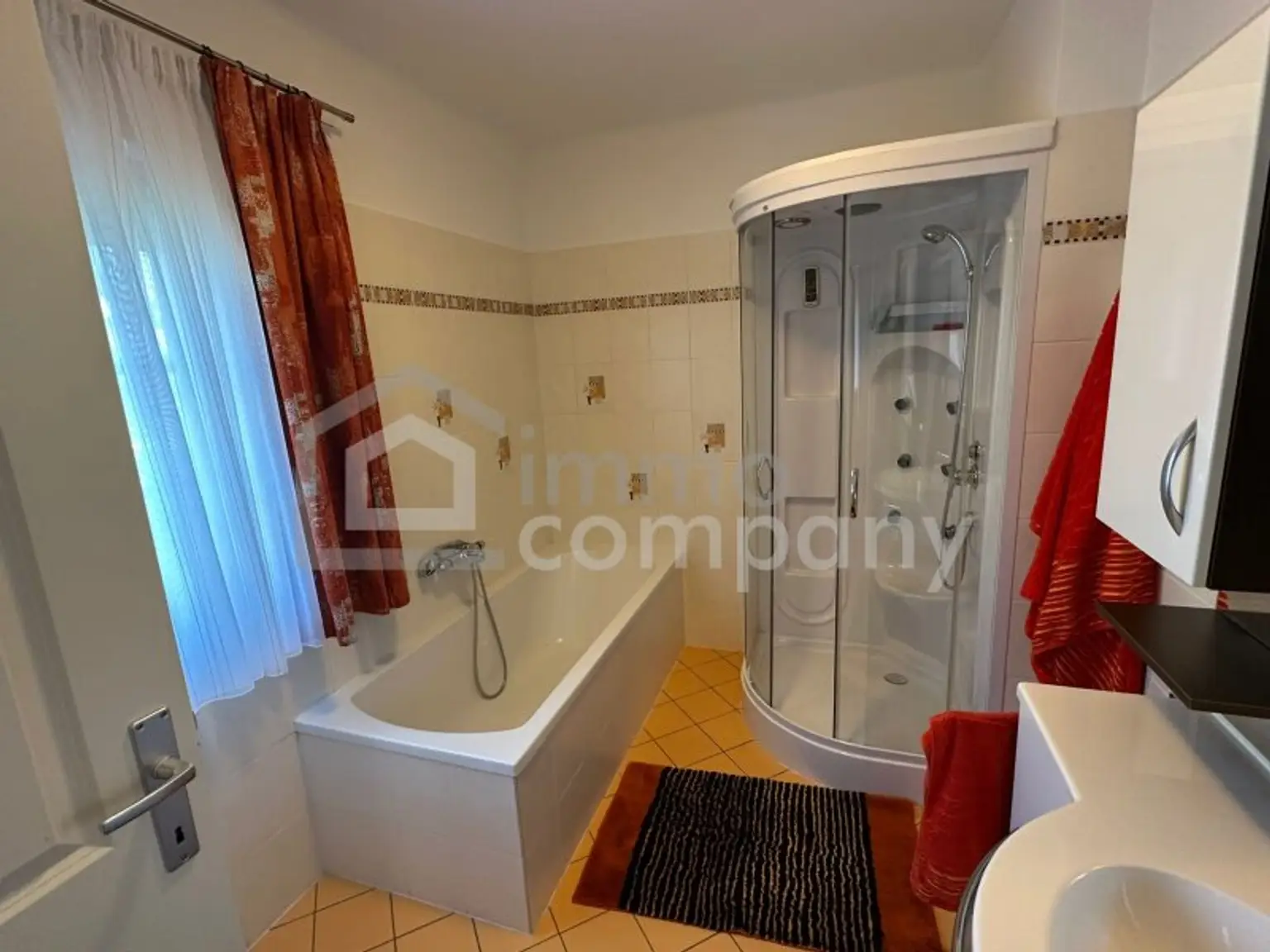 Schlüssel drehen & losleben – Stilvolles Ein-/Mehrfamilienhaus mit Garten, Vollmöbliert in Groß-Enzersdorf