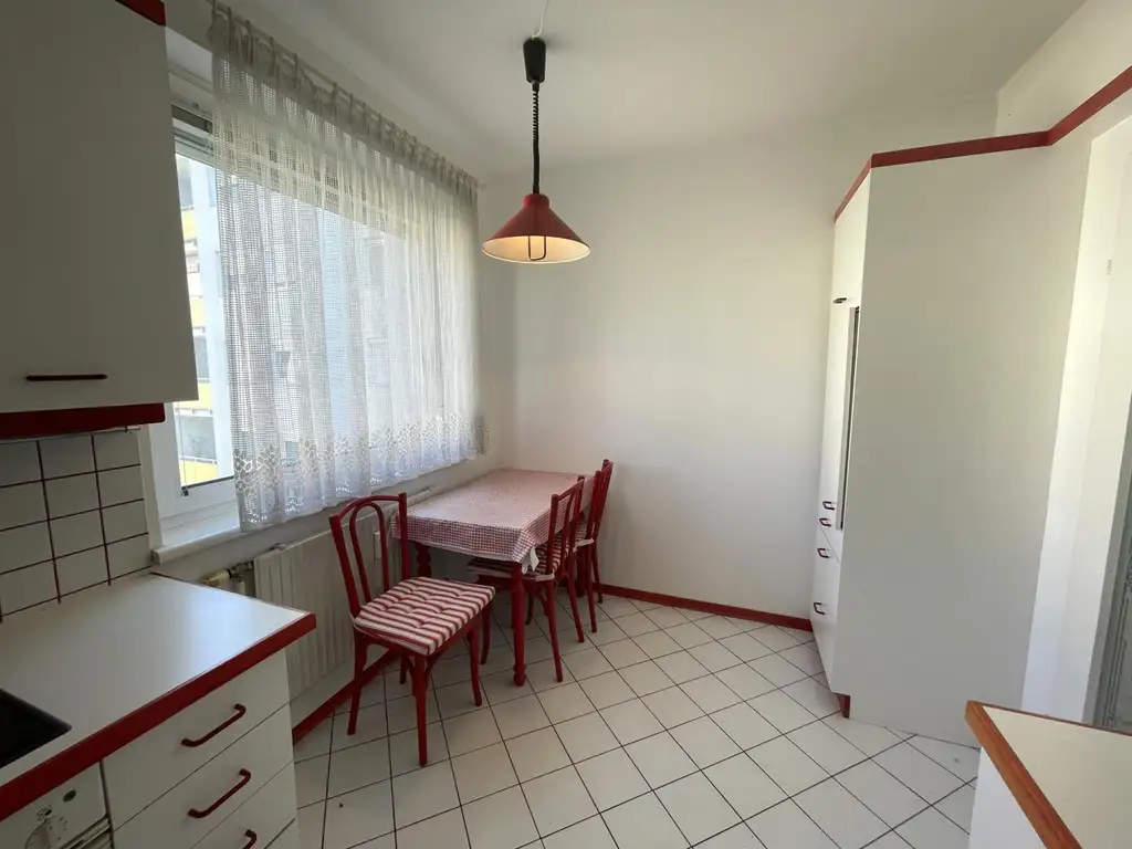 Zentrale 4-Zimmer-Wohnung mit Klimaanlage, Loggia & Ötscherblick