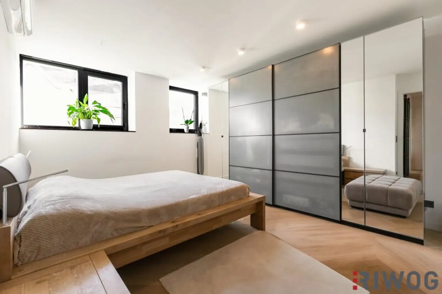 Altbau-Chic im Dachgeschoss | 3-Zimmer Balkonwohnung mit Klimaanlage und Fußbodenheizung