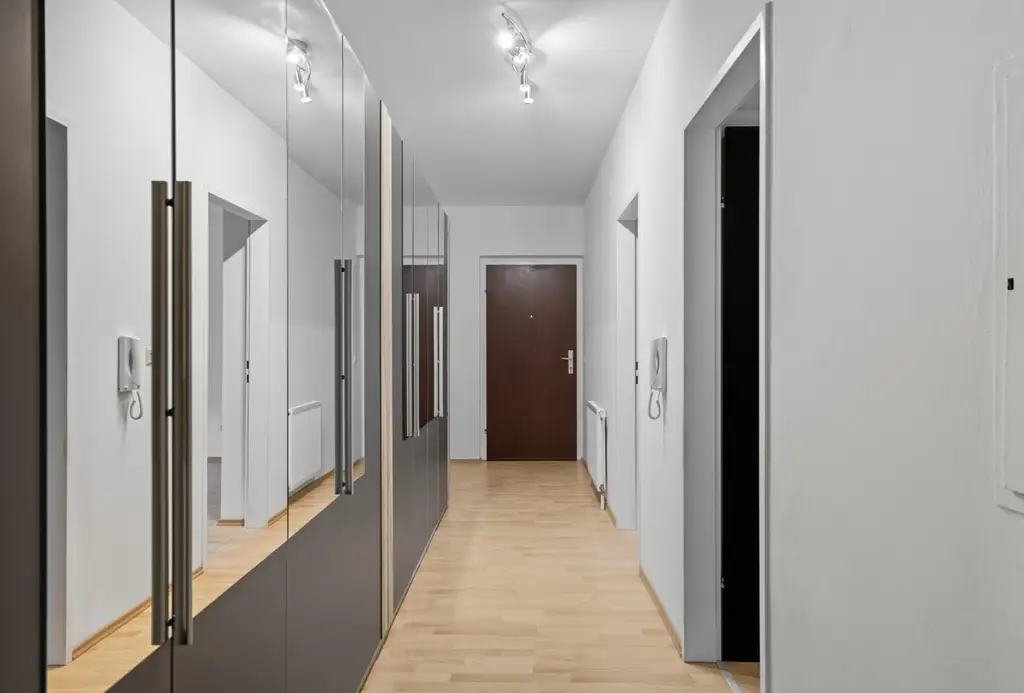 Ihr neues Zuhause: Modern, barrierefrei & Stellplatz in Zentrumslage!