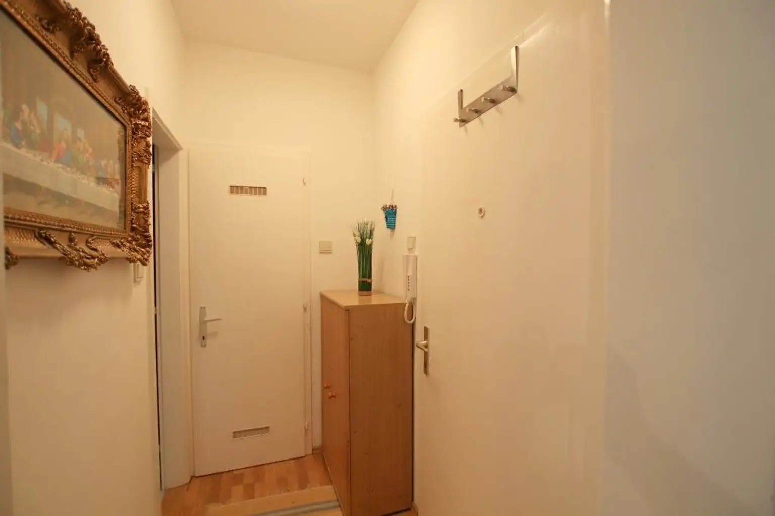 Wohnung mit Eigengarten in Grünruhelage beim Lainzer Tiergarten. Mietpreis inklusive Heizkosten und Warmwasser!