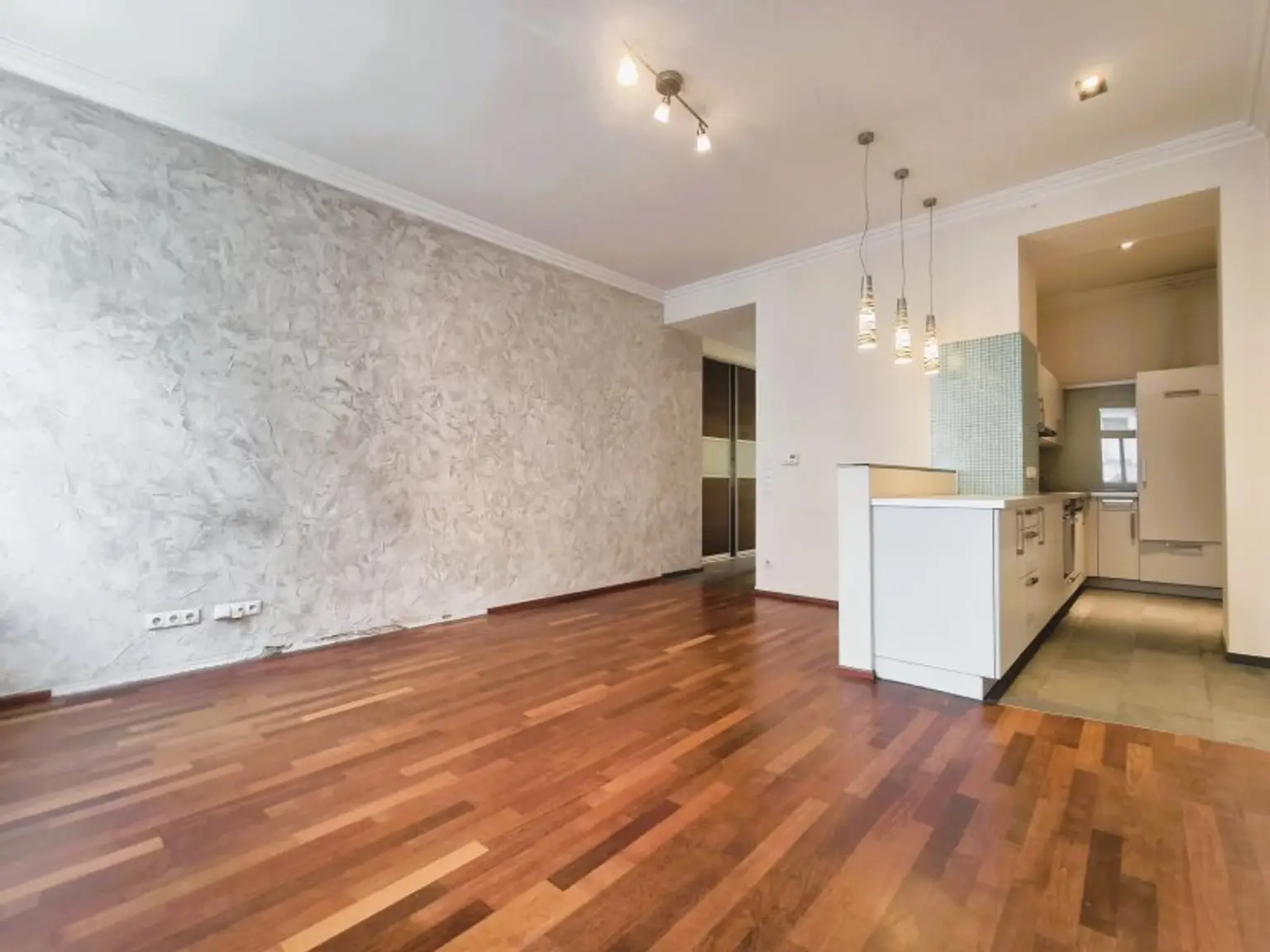 Geräumige 2 Zimmer im stilvollen Altbau - Zentrale Lage Pilgramgasse, 1050 Wien - U4 Fußläufig