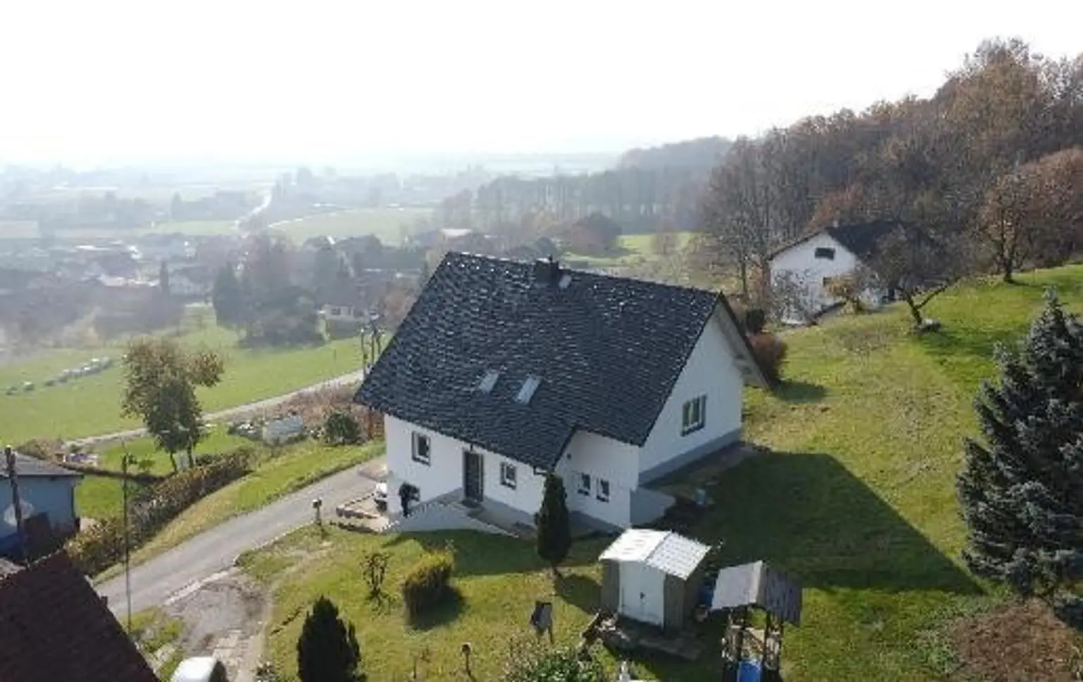 Herrliche Aussichtslage - viel Grund!