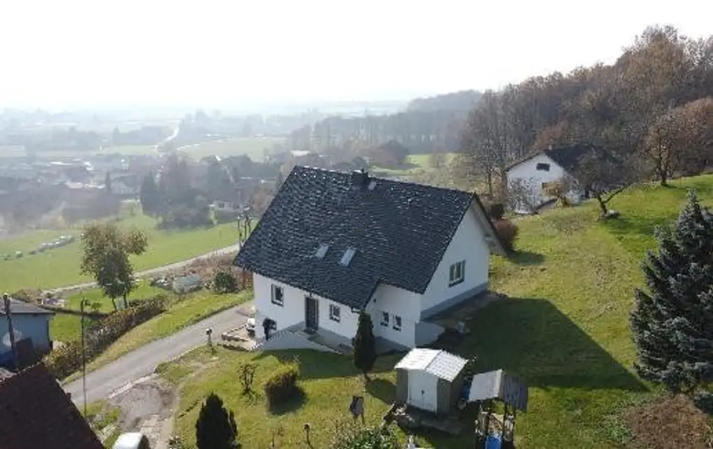 Herrliche Aussichtslage - viel Grund!