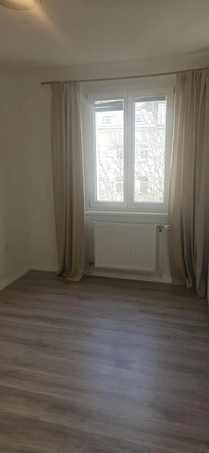 Zimmer incl. Vorhänge ruhige Hofseite