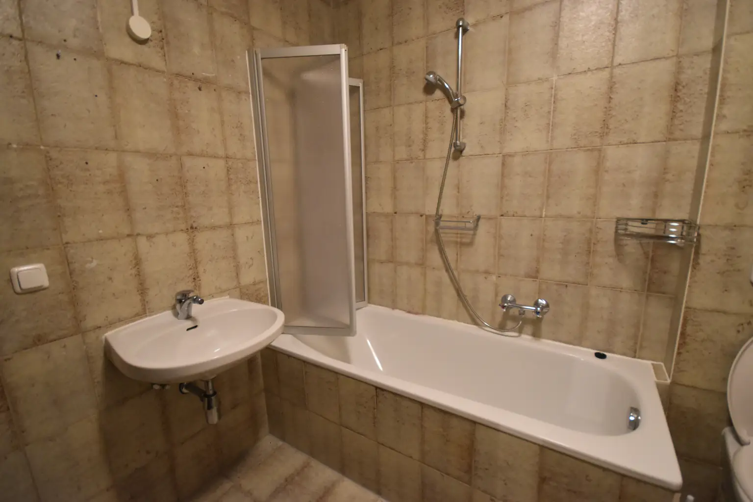 "GRÖDIG - Kleines 2 Zimmer Appartement im Dachgeschoss mit PKW-Stellplatz"