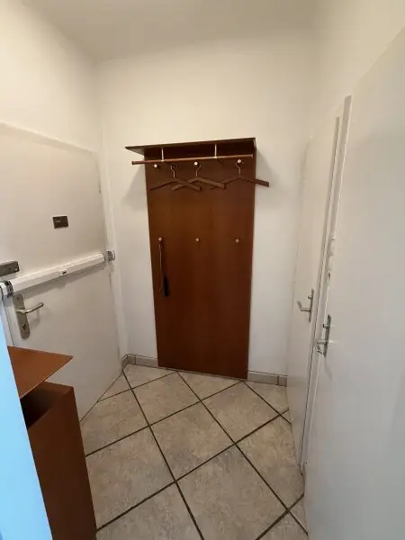 Hofmannsthalgasse (gegnüber Village im Dritten): 2-Zimmer-Neubau mit verglaster Loggia (ca. 60 m2), mit Klima & sep. Küche!