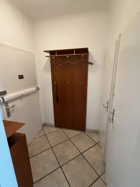 Hofmannsthalgasse (gegnüber Village im Dritten): 2-Zimmer-Neubau mit verglaster Loggia (ca. 60 m2), mit Klima & sep. Küche!