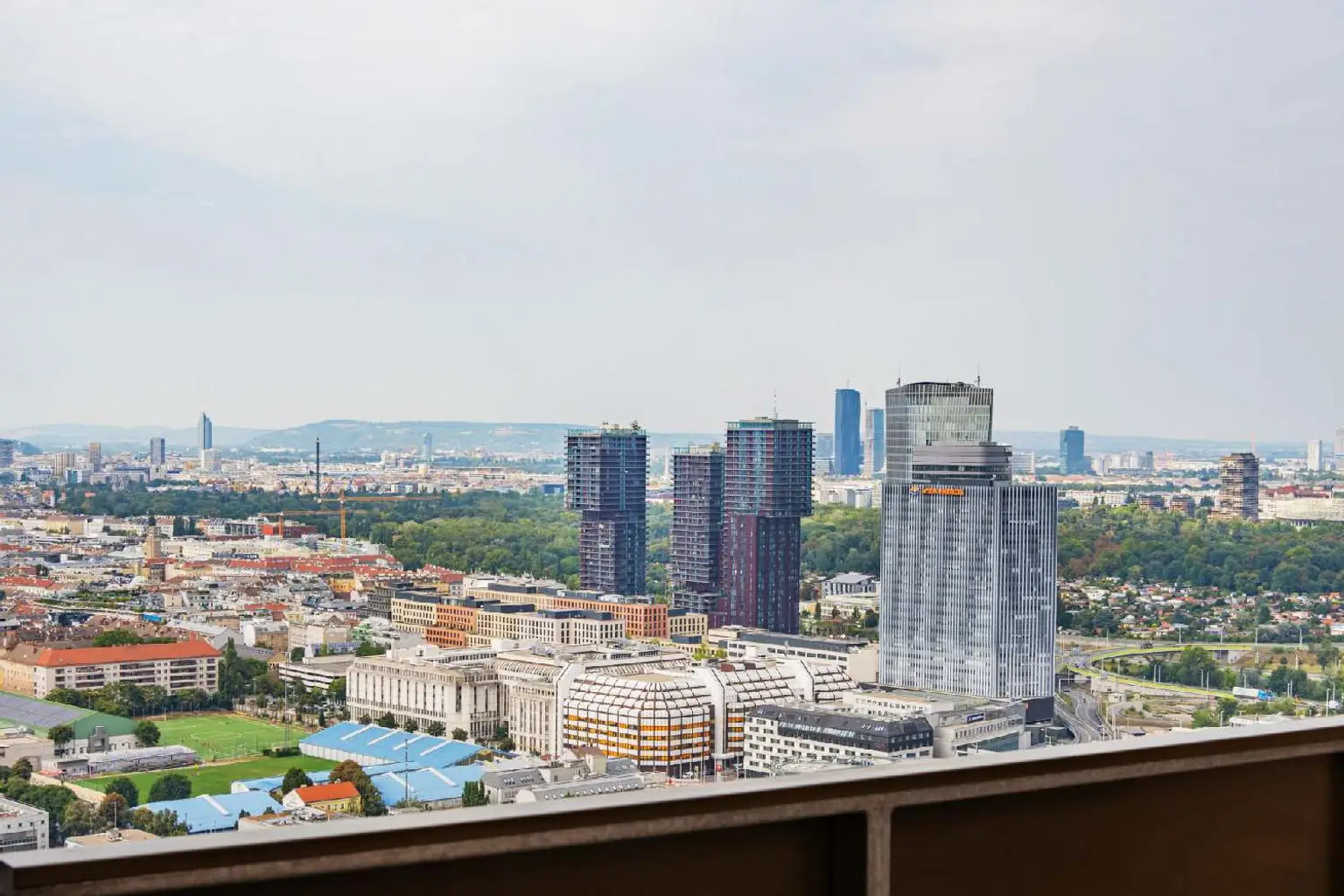 Penthouse im 34. OG mit Terrasse I 360° Wienblick I Designküche I TG Platz mit E-Ladestation