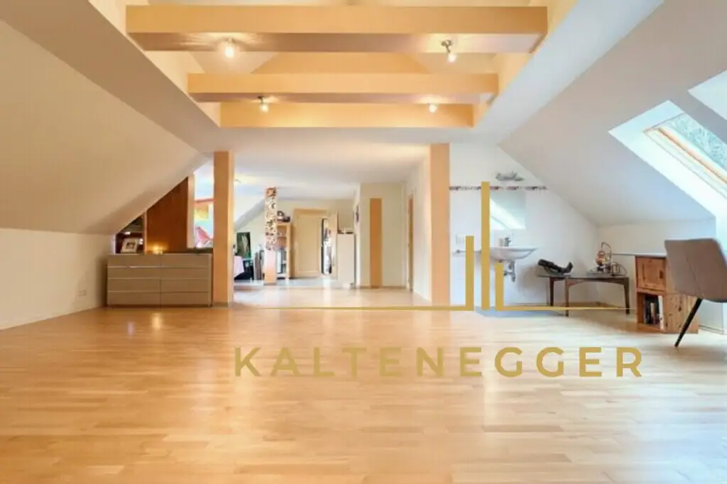 Klosterneuburg: Großzügiges Anwesen mit 2 Wohneinheiten, Indoorpool und 3.606 m² Grundstück