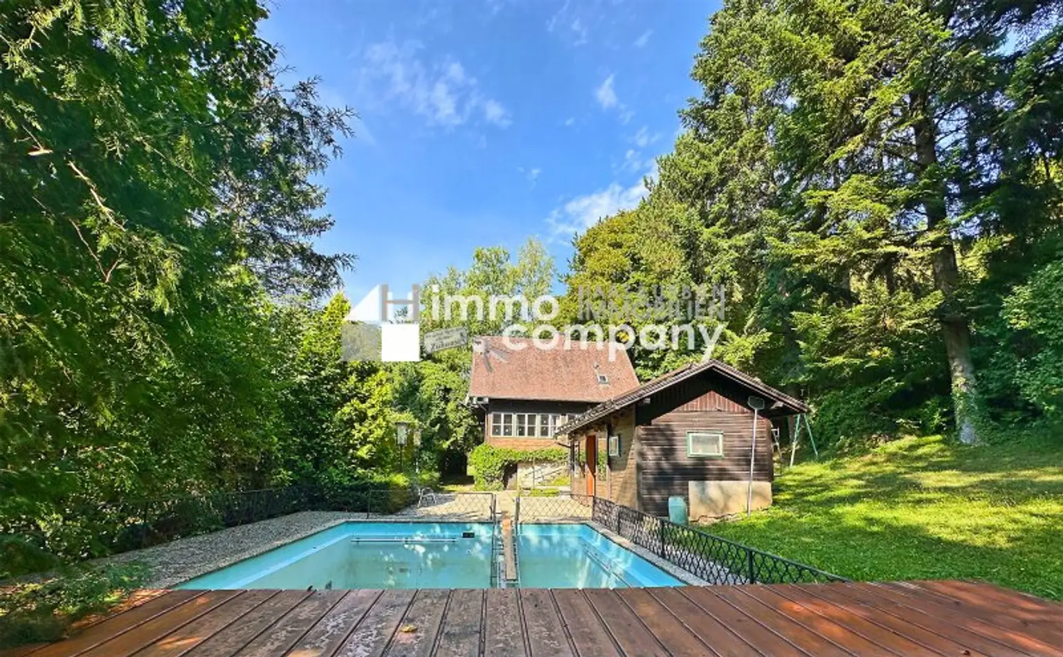 Renovierungsbedürftiges Landhaus mit Pool , Grundfläche 1.594 m² Renovierung und Schönheitsreparaturen sind erforderlich, dennoch sofort beziehbar!