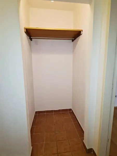 NEILREICHGASSE, sonnige 40 m2 Neubau, Einzelwohnraum, Komplettküche, Duschbad, Parketten, 1. Liftstock