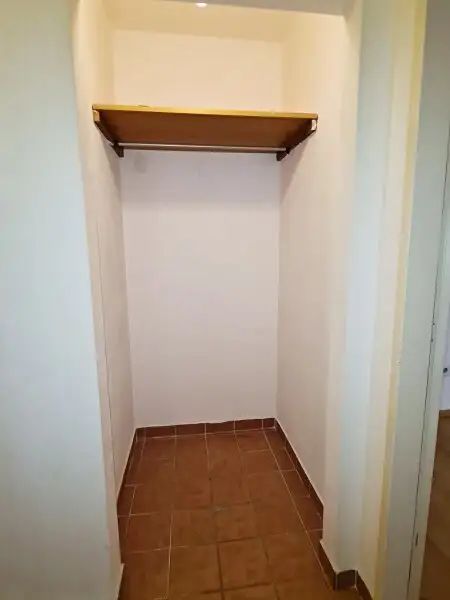 NEILREICHGASSE, sonnige 40 m2 Neubau, Einzelwohnraum, Komplettküche, Duschbad, Parketten, 1. Liftstock