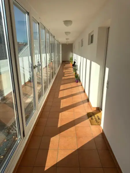 Erfüllen Sie sich ihren DG-Traum - 1 Gartenterrasse mit ca. 100 m² + 5 zusätzliche Terrassen mit gesamt ca. 50 m² + 1 Garagenplatz im Eigentum