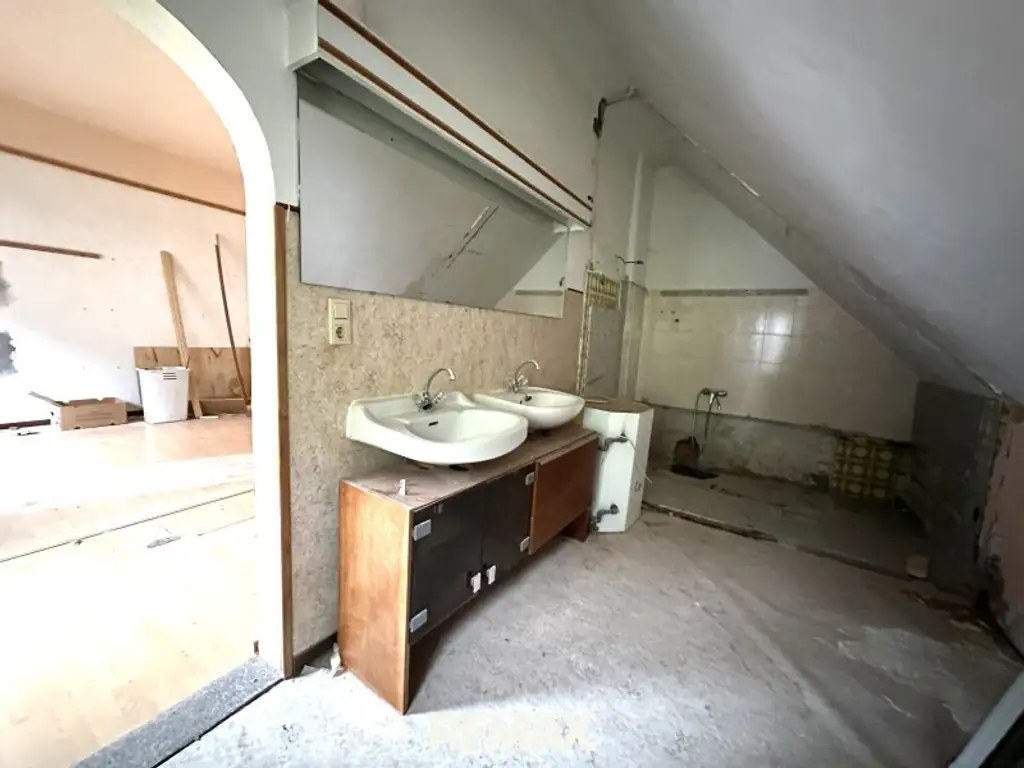 ***Mehrfamilienhaus mit Riesenpotential im Zentrum von Eisenerz***