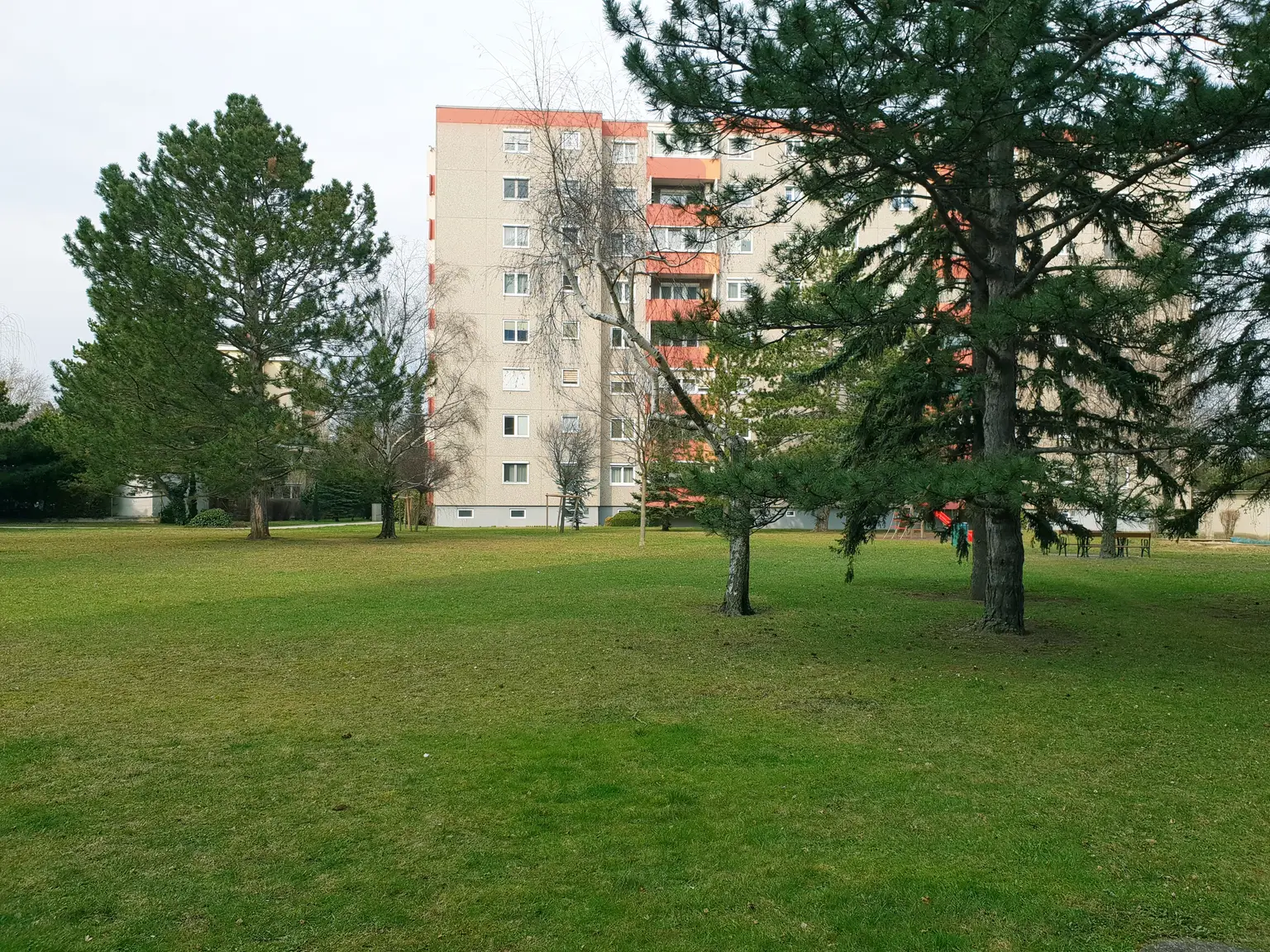 Wohnung mit 4 Zimmer + Loggia zu verkaufen!