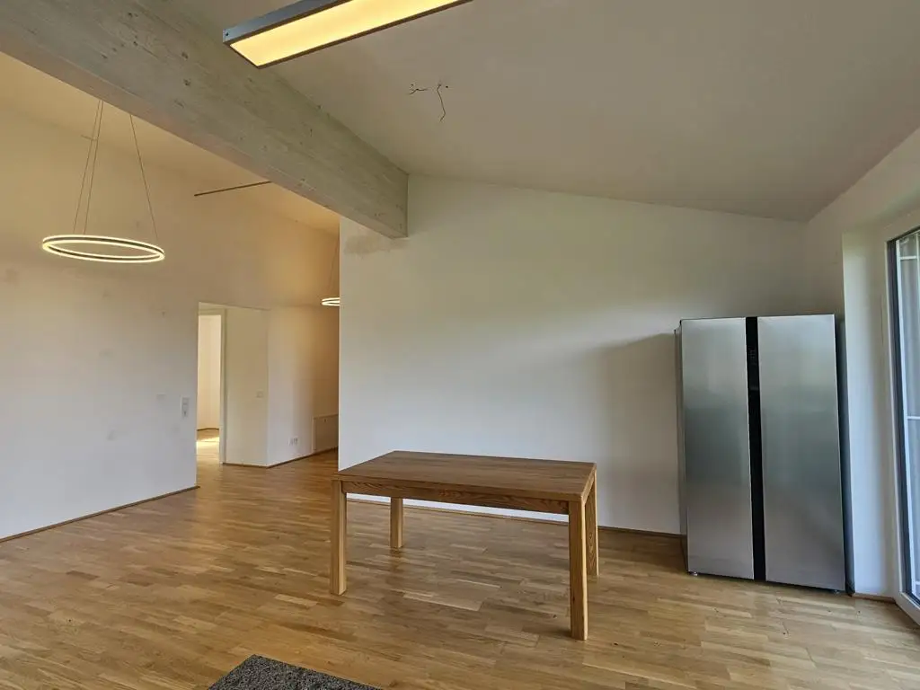 Exklusive 3-Zi.-DG-Wohnung mit Gebirgsblick in ruhiger Lage
