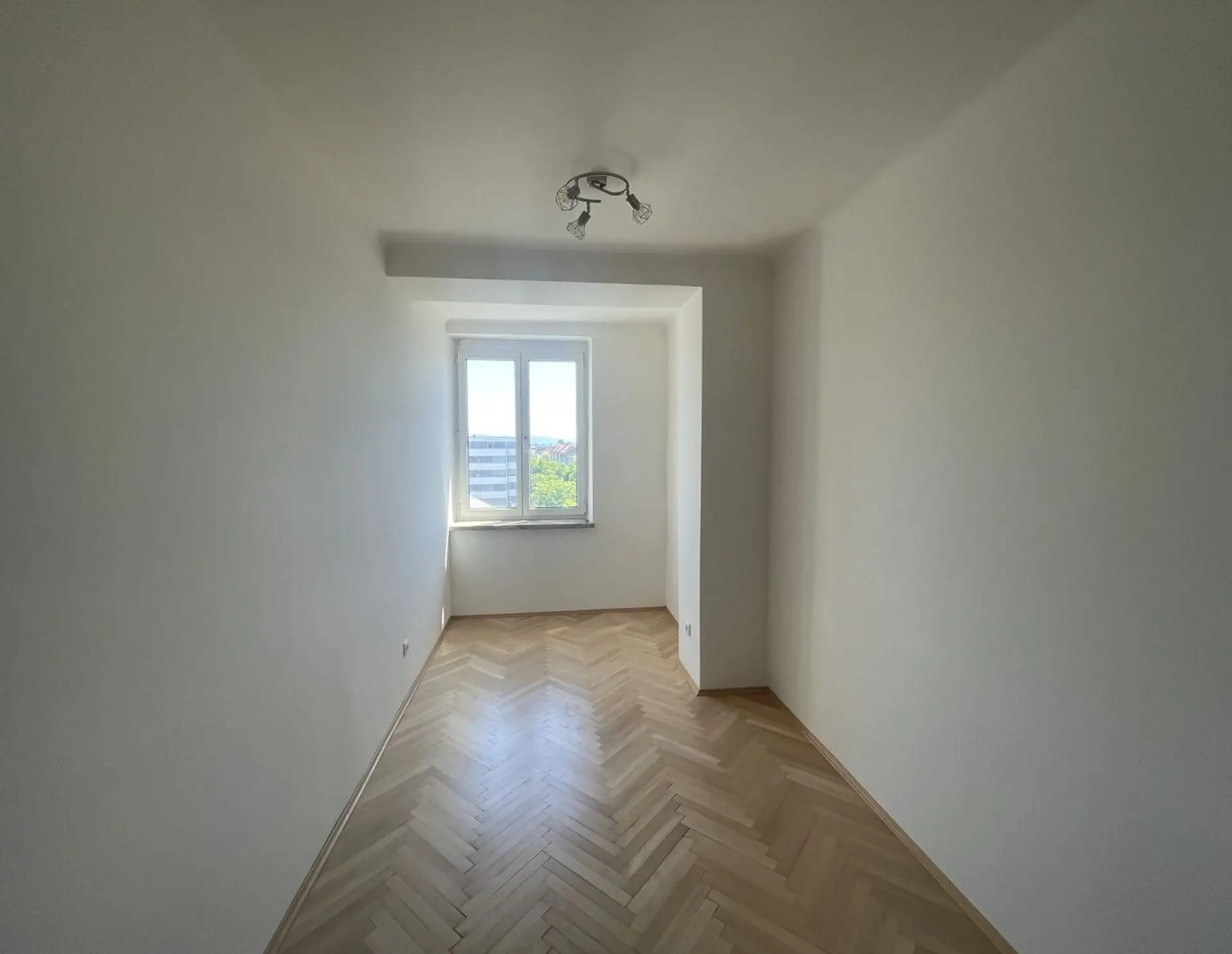 NEU - Sehr Schöne, Sanierte und Super Geschnittene 3-Zimmerwohnung mit Herrlichem Weitblick!