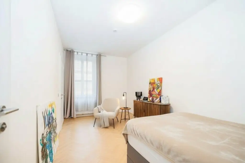 AB 01. JANUAR VERFÜGBAR I MODERNES WOHNEN IN ZENTRALER LAGE I STILVOLLE EINBAUKÜCHE I KPL8 – KOMFORT TRIFFT INTELLIGENTE TECHNIK I WALK-IN-DUSCHE I HAUSTIERFREUNDLICH I