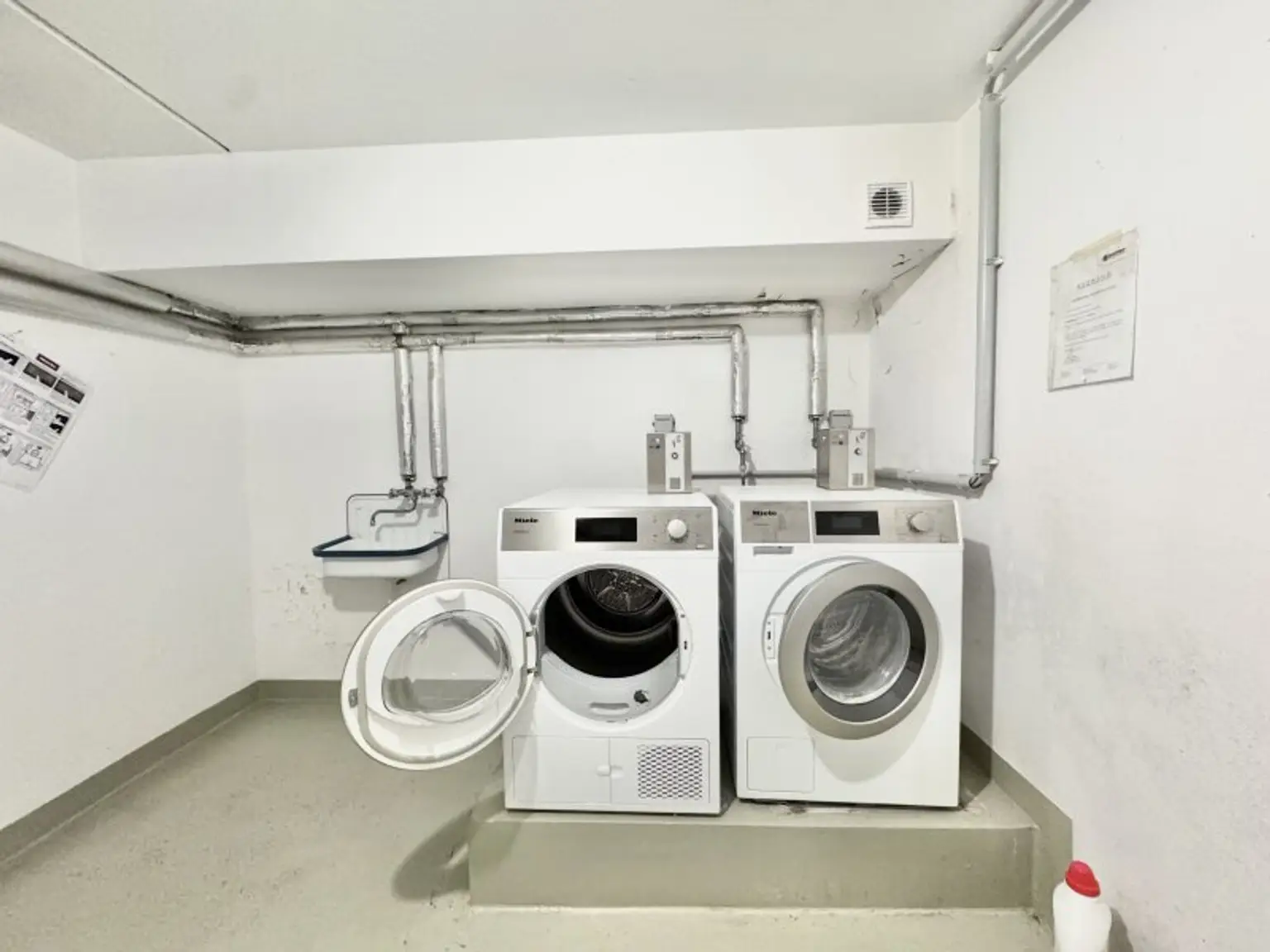 Helles, vollmöbliertes Studio in Ober St. Veit | Garagenstellplatz im Haus