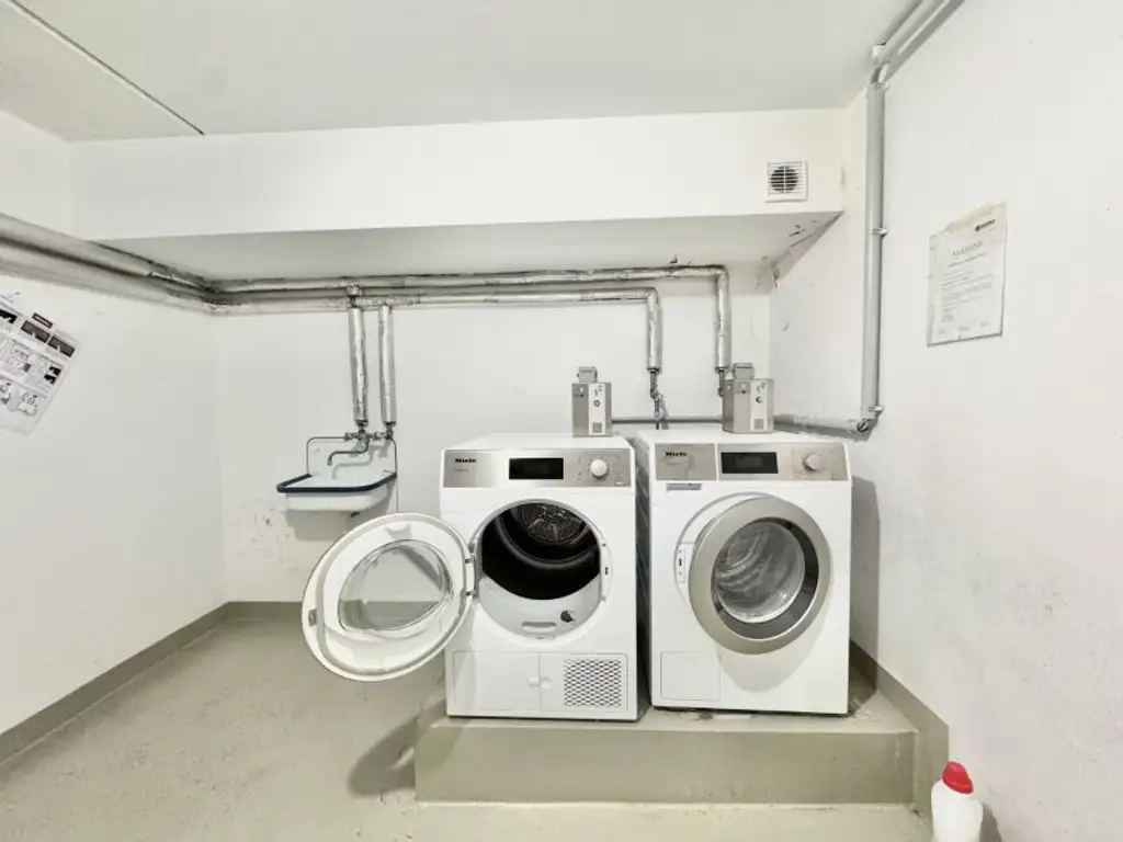 Helles, vollmöbliertes Studio in Ober St. Veit | Garagenstellplatz im Haus