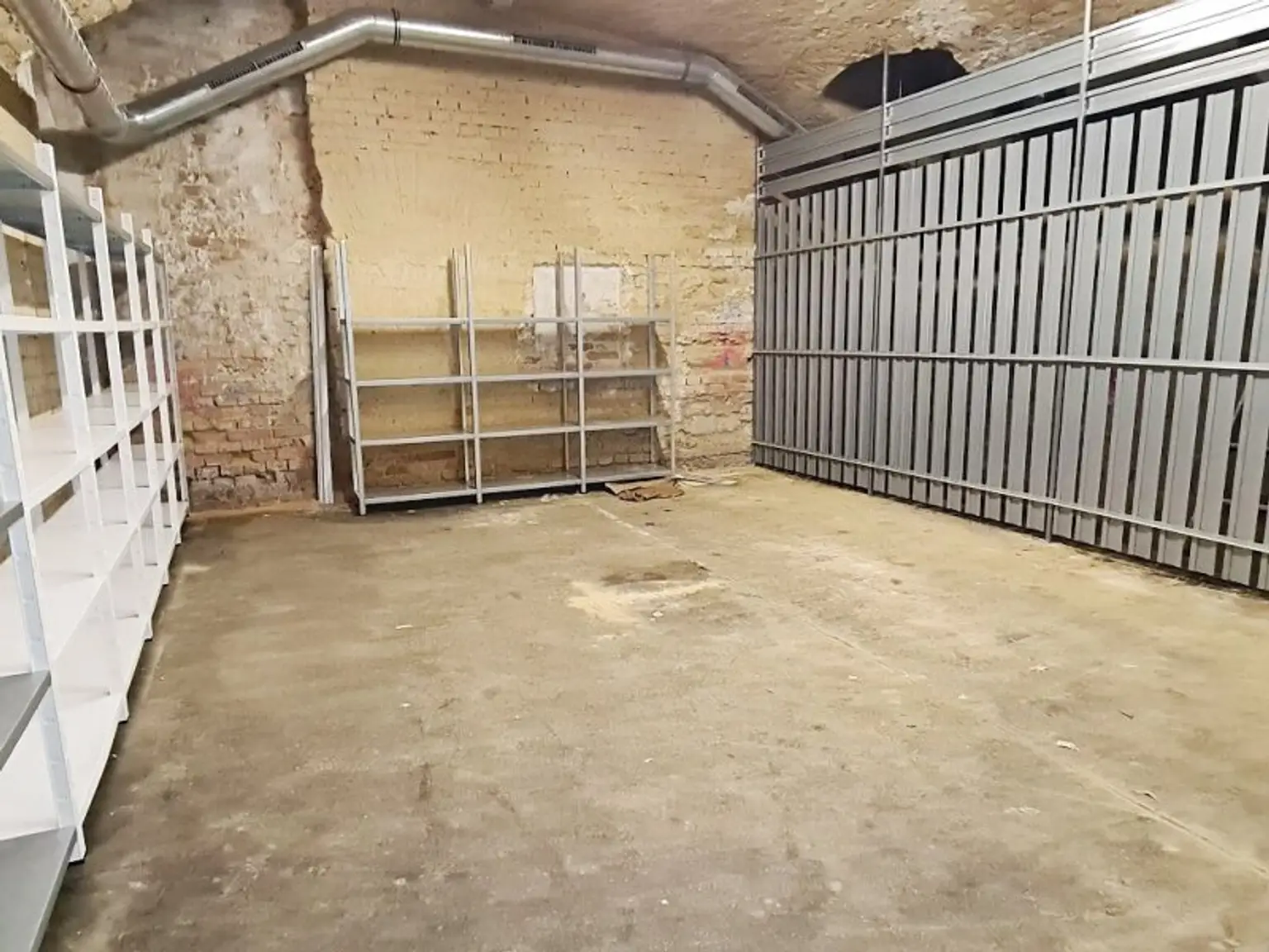 BÖRSE-NÄHE, ESSLINGGASSE, 31 m2 Lagerraum, Belüftung, Estrichboden, Kellergeschoß ohne Aufzug
