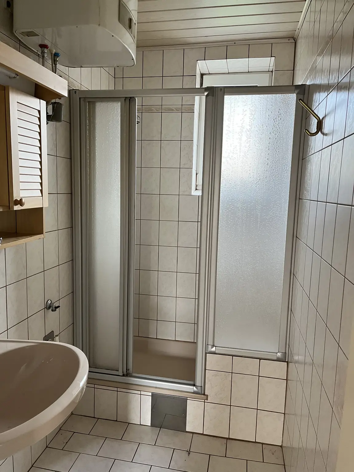 12 Zimmer Haus  mit Geschäftslokal auf 948 m2 Grundstück