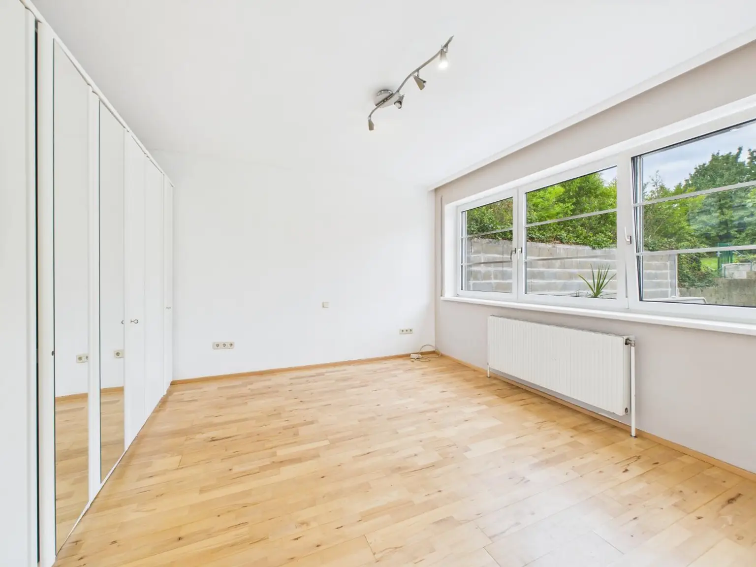 Großzügiges Wohnhaus oder Anlageobjekt