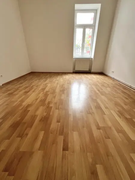 100m² Altbauwohnung: 3-Zimmer. 2 Bäder mit moderner Küche & Ausstattung