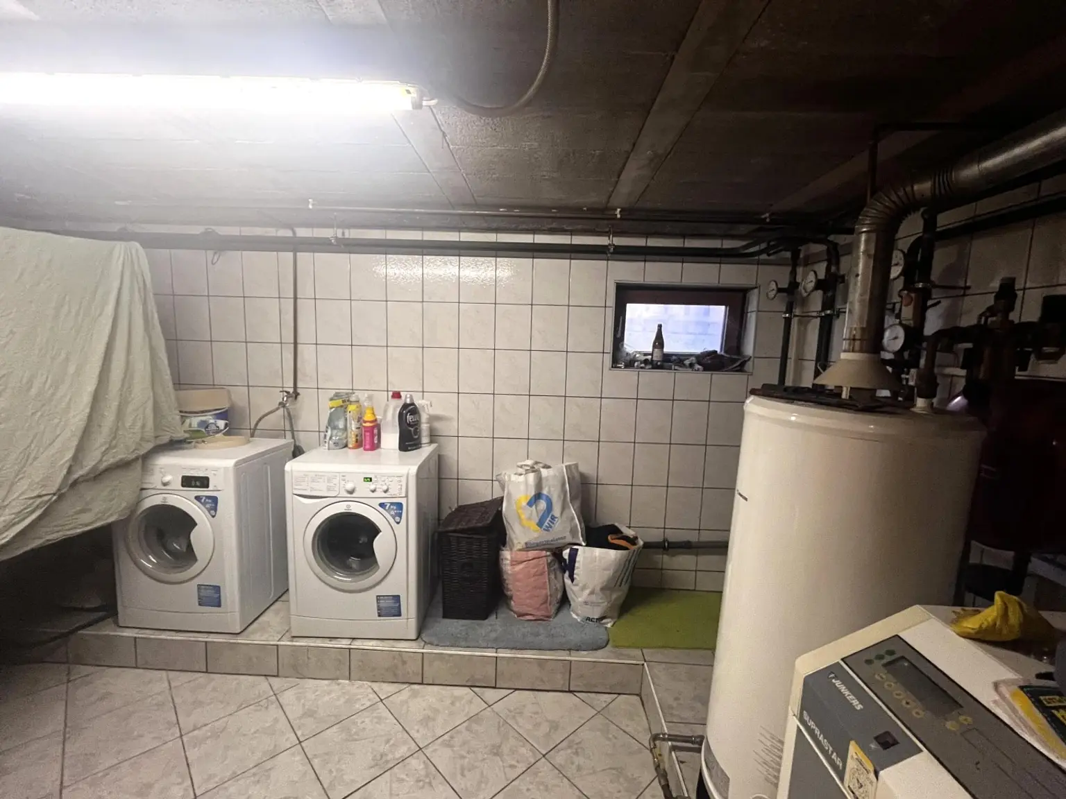 "Solides, Charmantes Haus mit Garten und Pool"